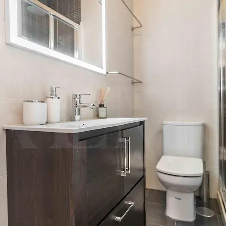 Apartment & Authentic With Balcony By Rems Malaga