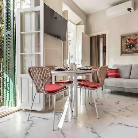 Apartment & Authentic With Balcony By Rems *